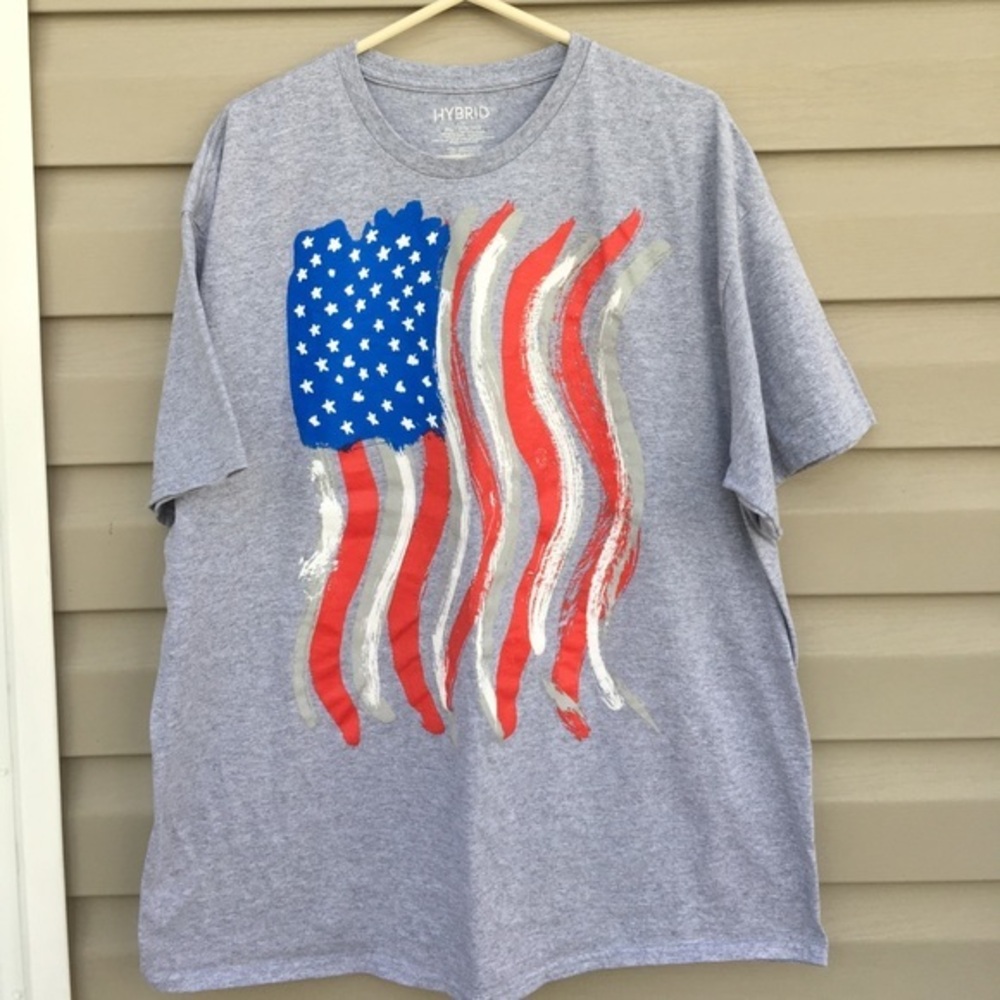 Hybrid men's gray shirt with flag on front $5/25